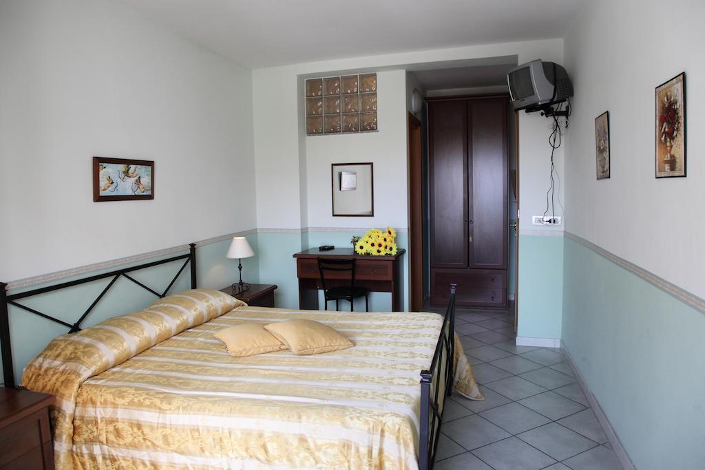 Bed And Breakfast Gigi Furci Siculo Buitenkant foto
